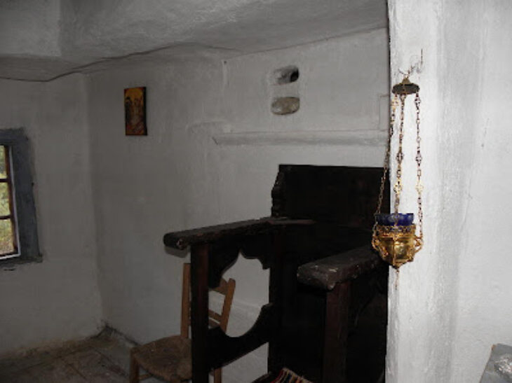 Το κελί του Αγίου Παϊσίου στον τίμιο Σταυρό: Σπάνιες φωτογραφίες από το εσωτερικό του